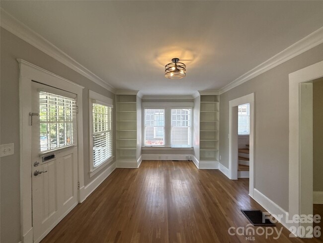 Photo - 421 Hawthorne Ln