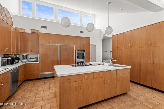 Photo - 460 Runyan Ave