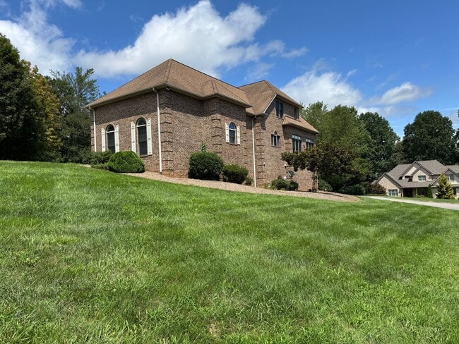 Building Photo - South AVL - Grand Residence in The Cotswol... Rental