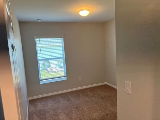 Building Photo - AVAILABLE NOW- 4 Bedroom -2 Bathrooms NE Cape Coral- Gator Circle Area