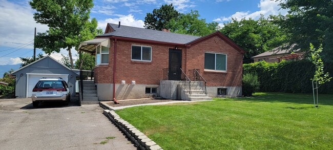 Building Photo - Odell Duplex Unit 379DOWN Rental