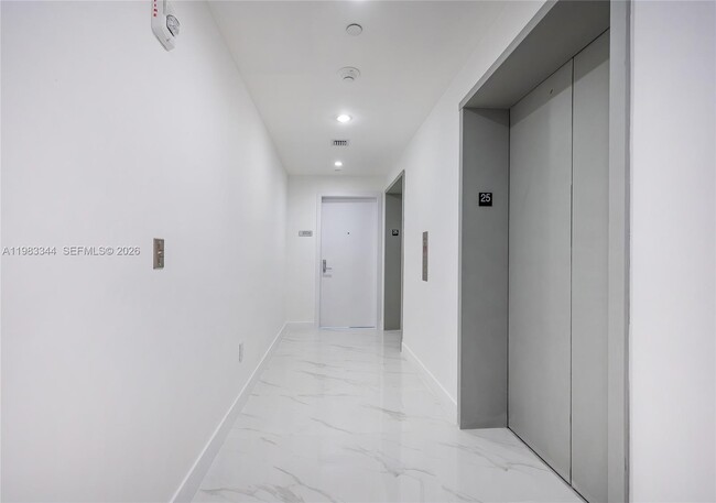 Photo - 700 NE 24th St Unidad 2506