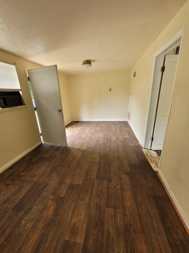 Photo - 1211 W Oak Ave