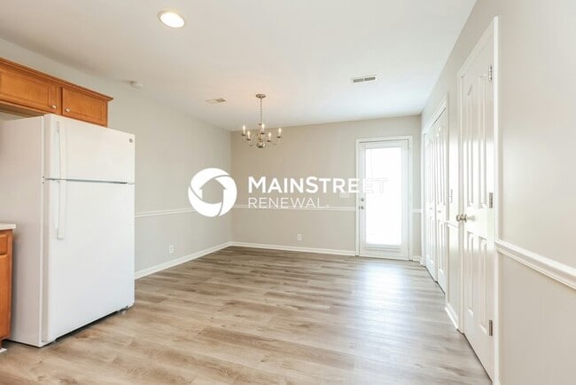 Photo - 3 Bedroom Pet-Friendly Home in LA VERGNE, TN with Main Street Renewal