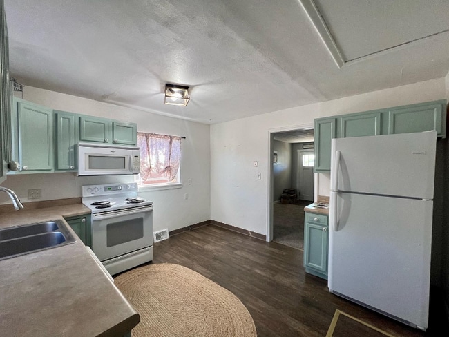 Photo - 240 St Andrew St