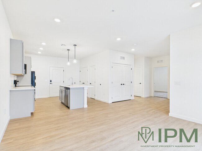 2 Bed / 2 Bath 1136 Sq Ft - Kitchen