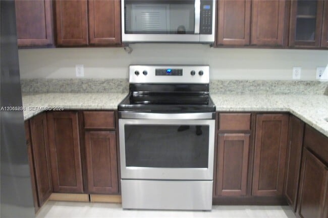 Photo - 13900 Lake Placid Ct Unidad A24