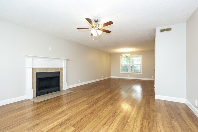 Photo - 2057 Aberdeen Cir
