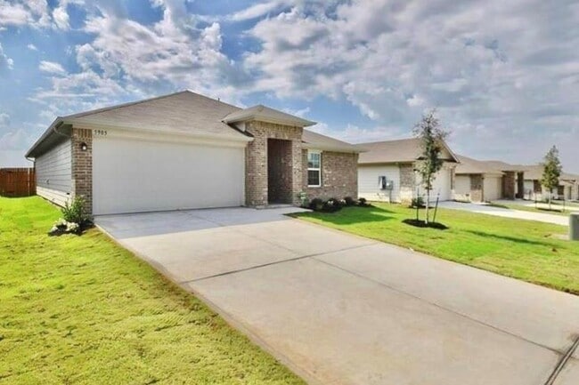 Building Photo - 5905 Ronee Leah Dr