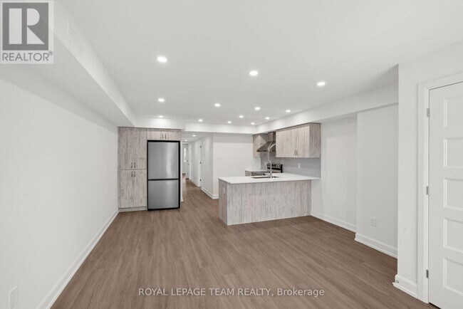 Photo - 998 Hollington St Unit Main