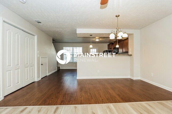 Photo - 3 Bedroom Pet-Friendly Home in La Vergne, TN with Main Street Renewal
