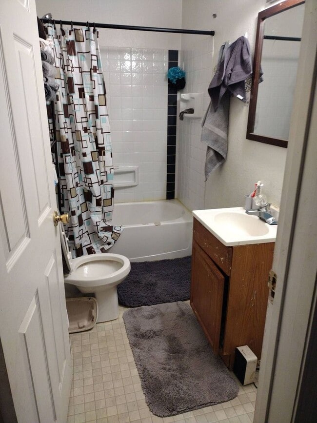 Photo - Preleasing for August 2026! 2 Bedrooms Home located in Downtown Muncie!