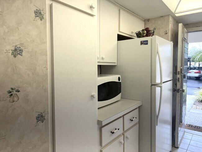 Photo - 2BR/2BA Ground Level Condo in Venice Ave C...