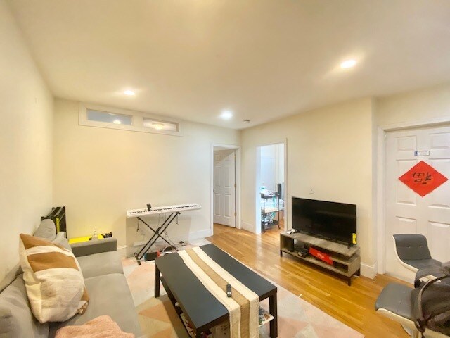 Photo - 324 Saint Paul St Unidad 4