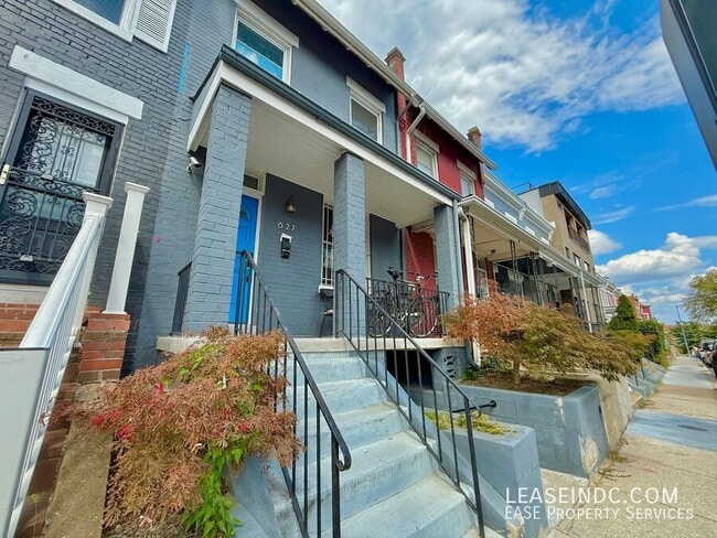 Building Photo - 627 Harvard St NW Rental