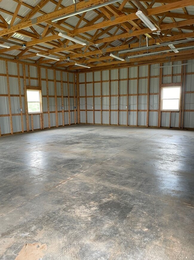 Photo - Country house retreat on 10 fenced acres for a hobby farm