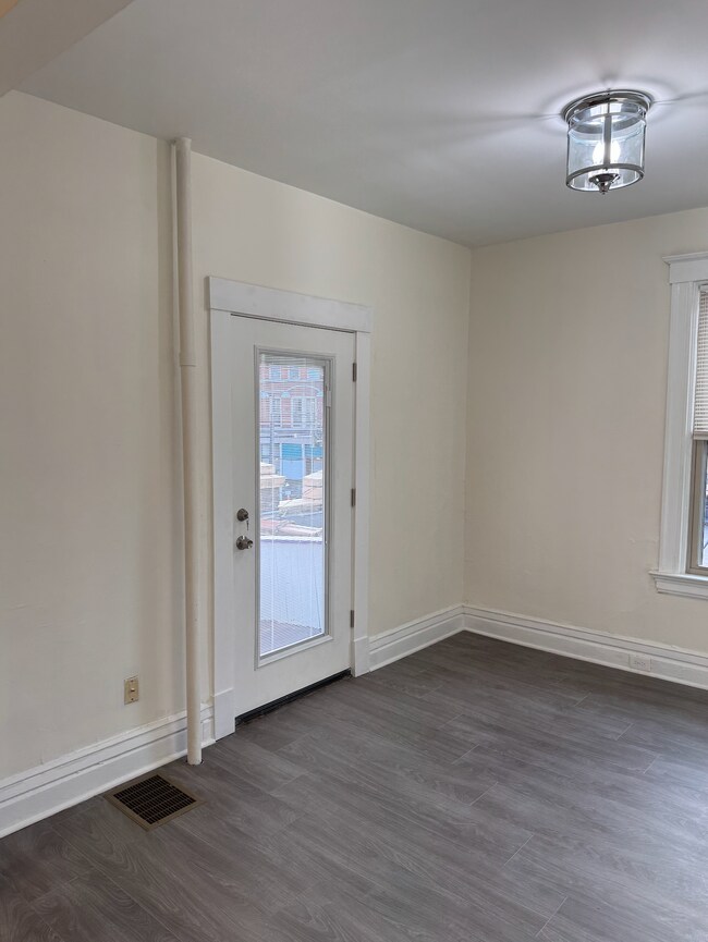 Living space - 1564 Chase Ave Unit 4