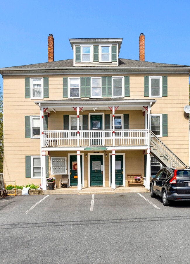 Building Photo - 22-26 Waltham St Maynard Unit A2