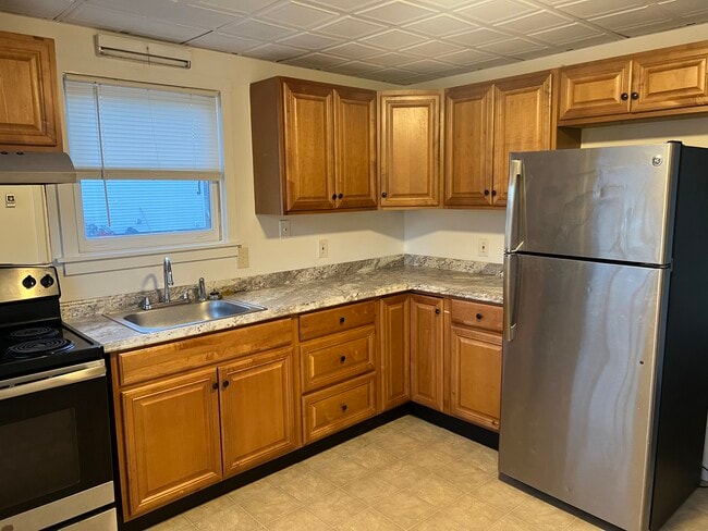 Kitchen with newer appliances and cabinets - 18 First St Unidad Apartment 4