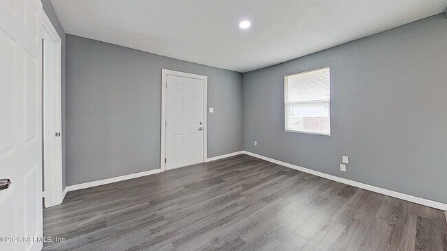 Photo - 535 W 59th St