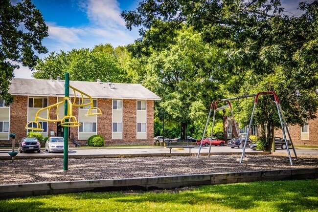 Building Photo - 617 W Laburnum Ave Unit #617