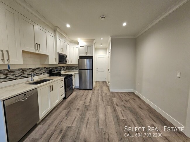 Photo - 5483-5188 188 St Unit 1