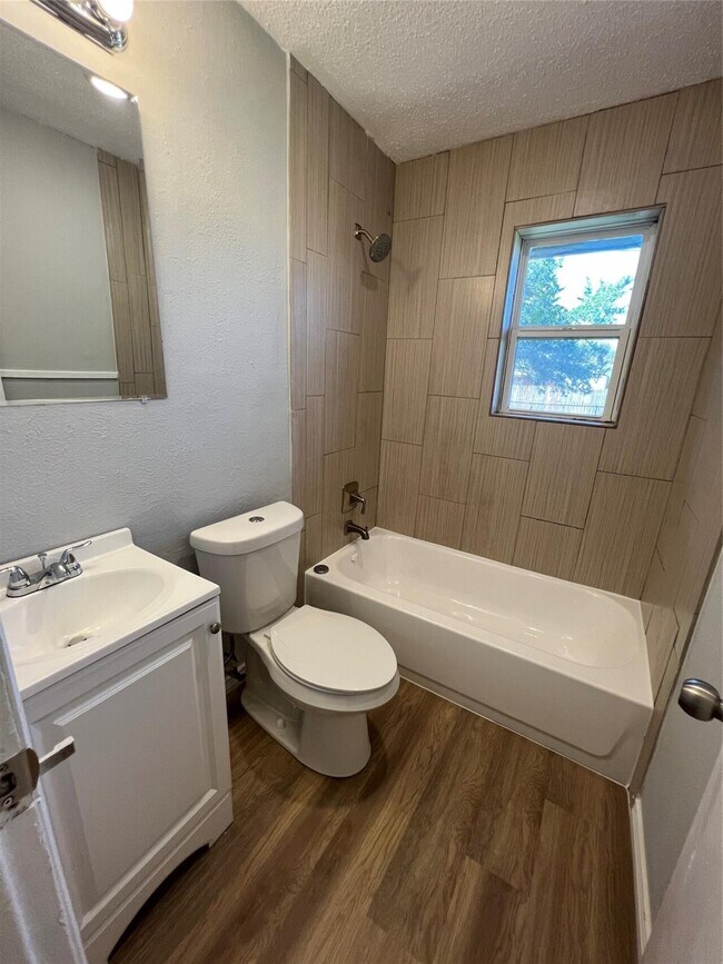 Photo - 1309 Crockett St