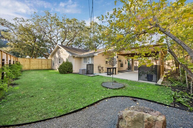 Photo - 2619 Eastgrove Ln