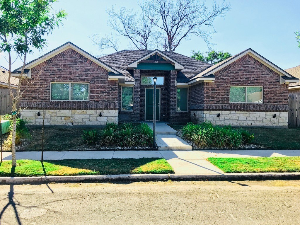 4/4 House with Yard in the Baylor Bubble! - 4/4 House with Yard in the Baylor Bubble!