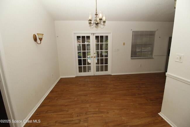 Photo - 1735 Hazelton St NW