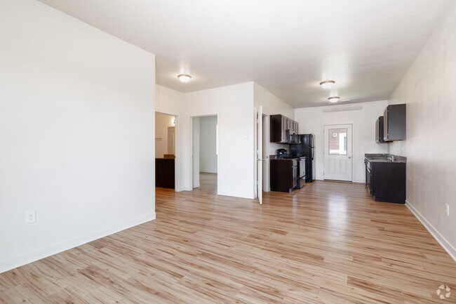 2BR, 2BA - 984SF - Living Room / Kitchen