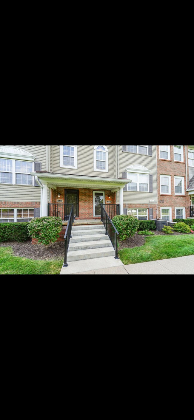 Photo - 884 Eagle Dr