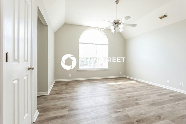 Photo - 3 Bedroom Pet-Friendly Home in LA VERGNE, TN with Main Street Renewal
