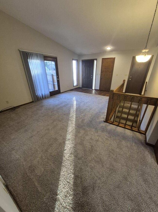 Photo - 4908 Russell St