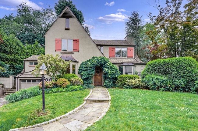 Photo - 635 Oakhurst Rd House