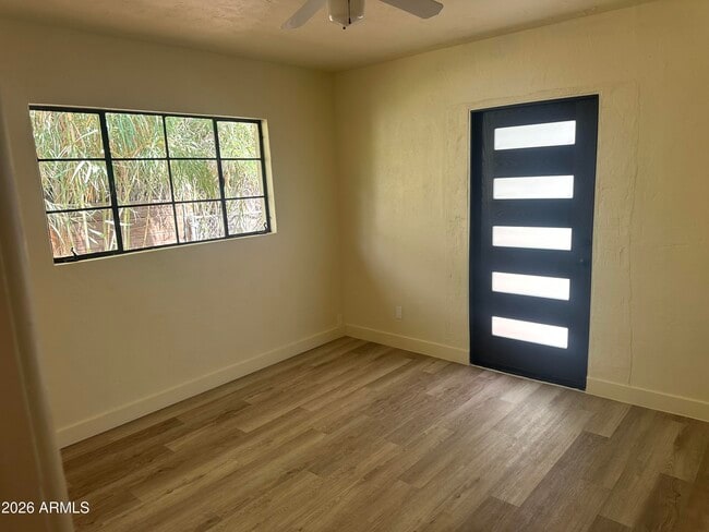 Photo - 1324 E Hall St