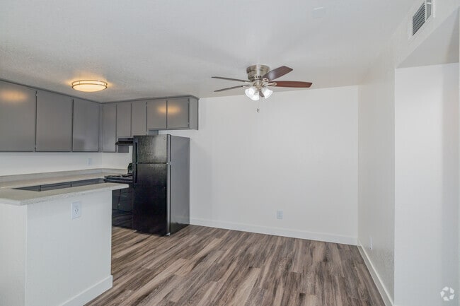 2BR, 1BA - 795SF - Dining Room