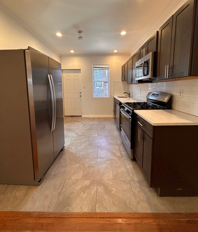 Photo - 2233 Bonaffon St