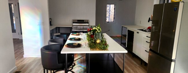 Photo - 41 Breeds Hill Pl