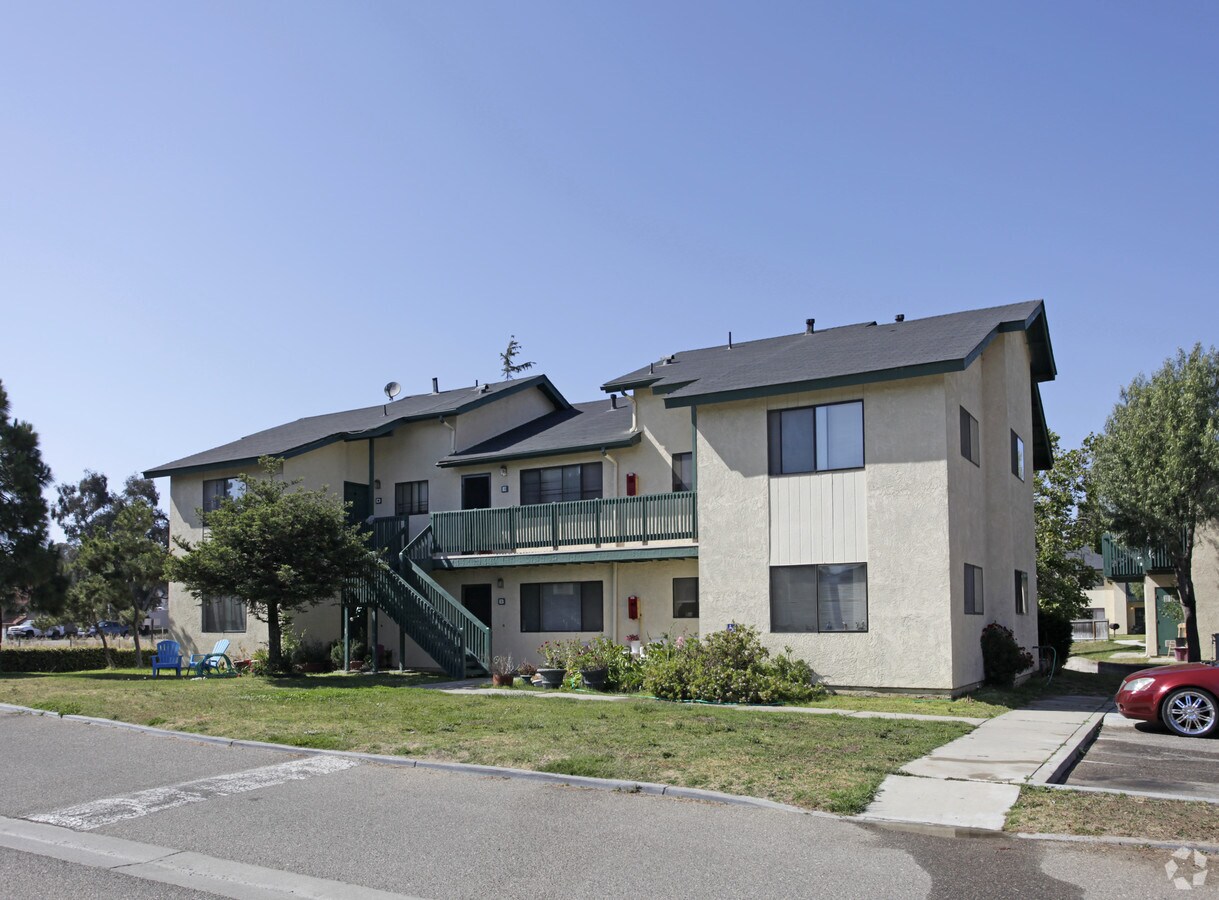 Los Pinos Apartments - Los Pinos Apartments