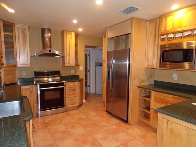 Photo - 270 Belaire Ct