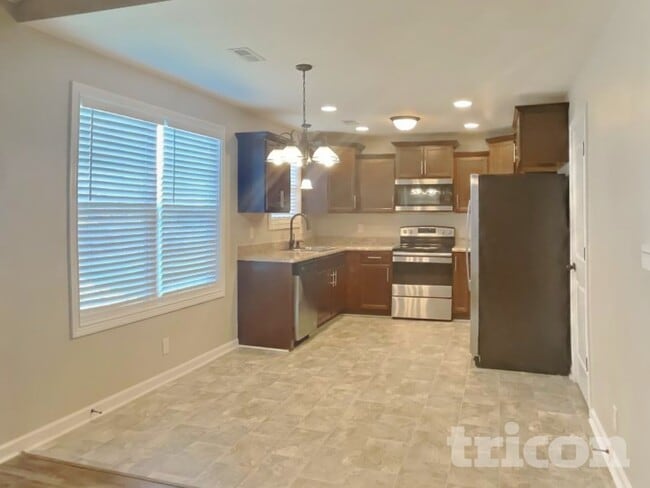 1195 Belvoir Ln