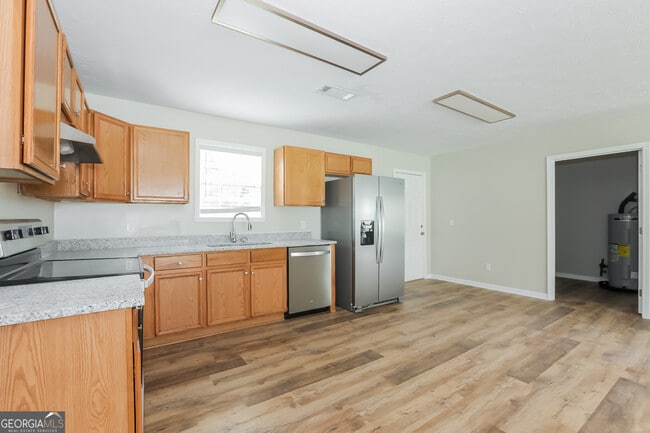 Photo - 240 Elm Pl