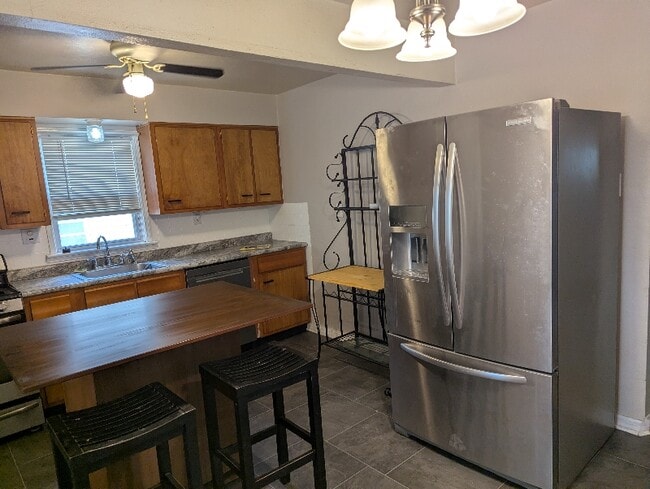 Photo - 6147 Garfield Ave