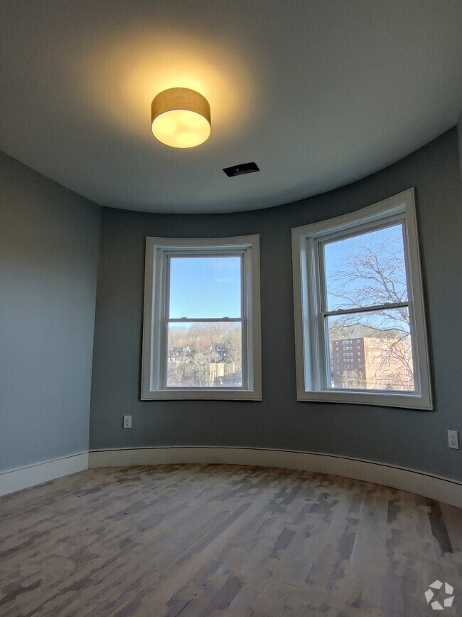 Building Photo - 9 University Rd Rental