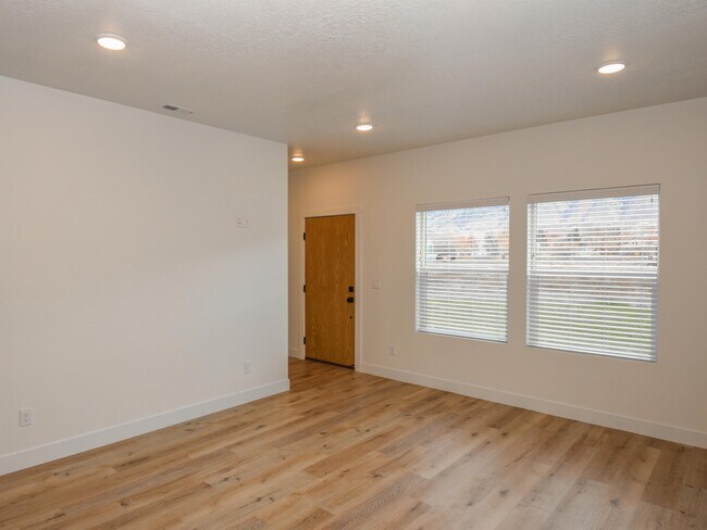 Photo - 220 Spring Creek Pkwy