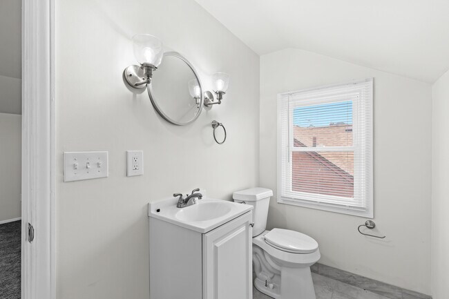 Photo - 5566 Haverhill St