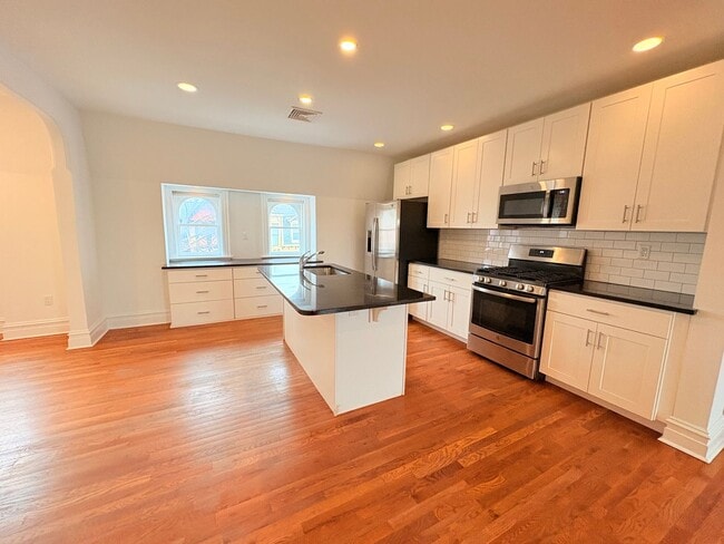 Building Photo - 136 S Beaver St Unit 136 S Beaver 3