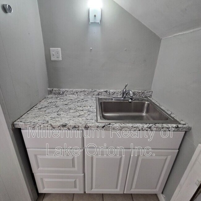 Photo - 77 E Fairmount Ave Unit #2