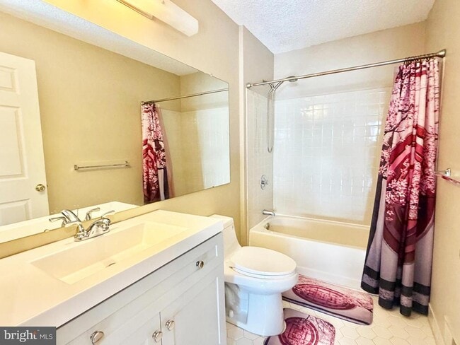 Photo - 82 Versailles Ct